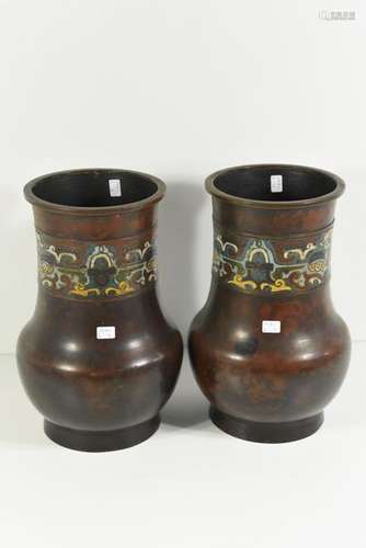 Paire de vases en bronze et cloisonné, Chine 19ème...