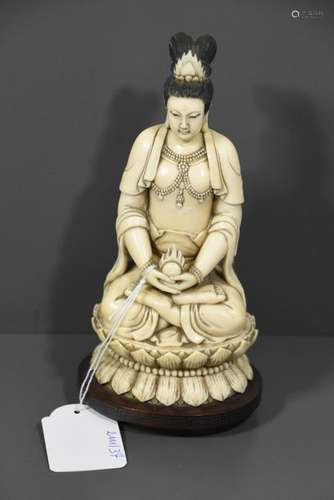 Bouddha en ivoire sculpté (HT 17cm)