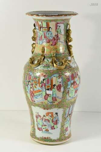 Vase en porcelaine de Chine, Canton XIX (Ht.46cm)