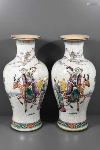 Paire de vases chinois, décor de personnages 19ème...