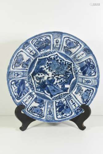 Plat creux en porcelaine de Chine, époque Wanli (d...