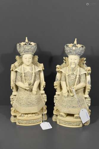 Empereur et impératrice en ivoire sculpté signés (...