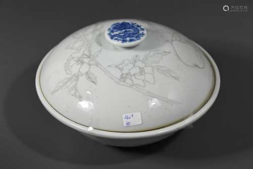 Légumier en porcelaine de Chine décor au dragon à ...