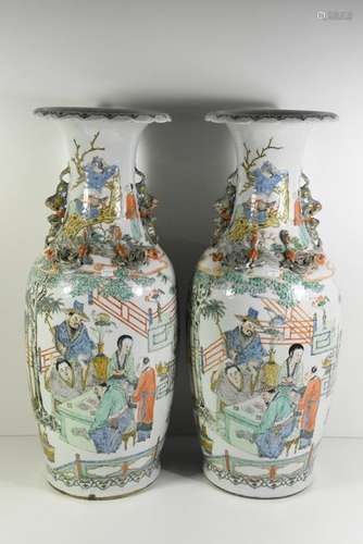 Paire de vases en porcelaine de Chine 19ème (Ht.62...