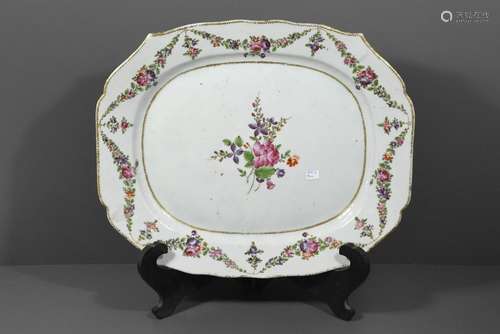 Plat en porcelaine de Chine 18ème (42 x 35cm)