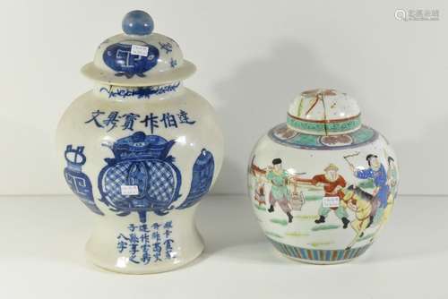 2 pots couverts en porcelaine de Chine (HT.30 et 2...