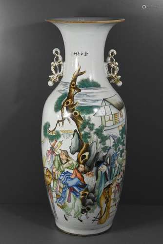 Vase chinois à décor de sages, 19ème (Ht 58cm)