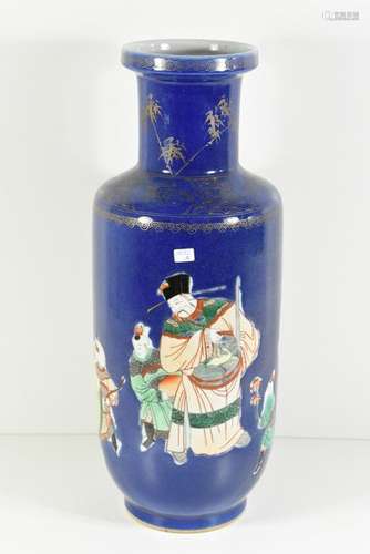 Vase en porcelaine de Chine (Ht 33.5cm)