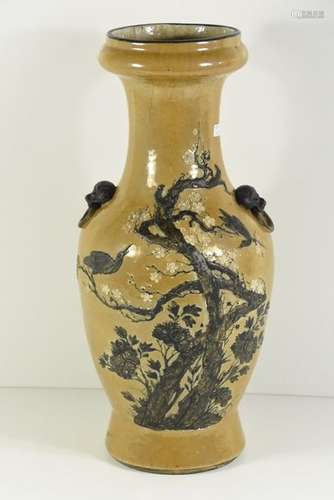 Vase en porcelaine de Nankin 19ème ( Ht.46cm, une ...