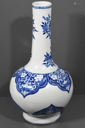 Vase bouteille en porcelaine de Chine, marque Kang...