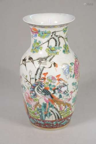 Vase en porcelaine de Chine à décor d'oiseaux (HT....