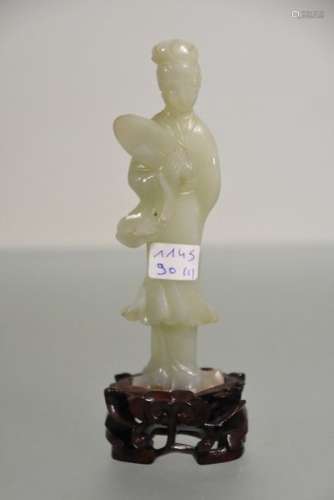 Statue d'une jeune dame asiatique en jade (Ht 11cm...