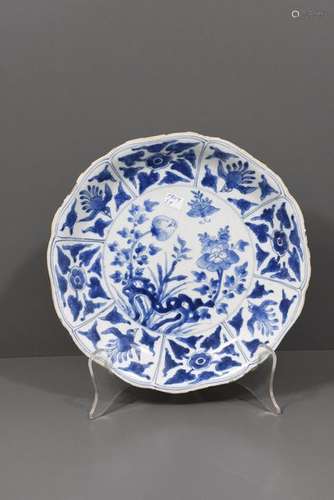 Assiette chinoise , décor bleu (diam.24,5cm, égren...