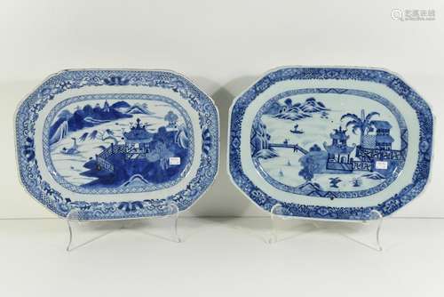 Deux plats en porcelaine de Chine 18ème (Long 32cm...