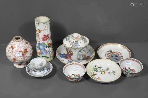 Huit pièces en porcelaine asiatique