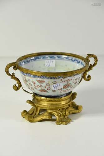 Bol en porcelaine de Chine, monture bronze doré (H...