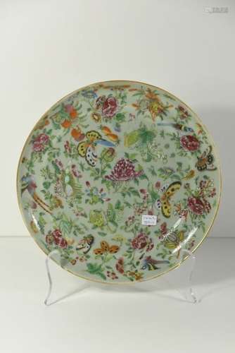 Assiette en porcelaine de chine (diam.24cm, un écl...