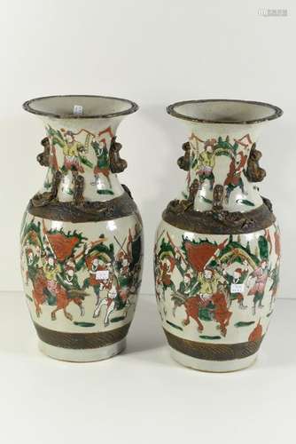 Paire de vases Nankin à décor de guerriers (Ht 35....