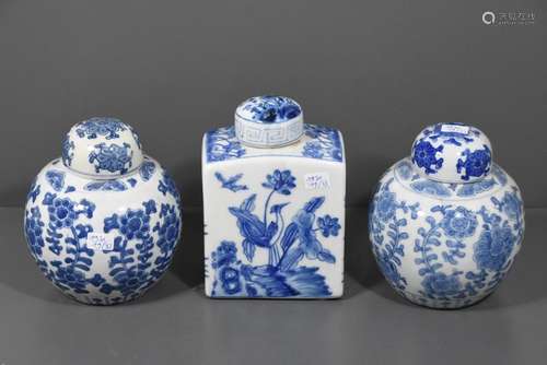 Trois pots couverts chinois (Ht : 15cm)