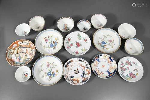 Lot de huit pochons et huit coupelles en porcelain...