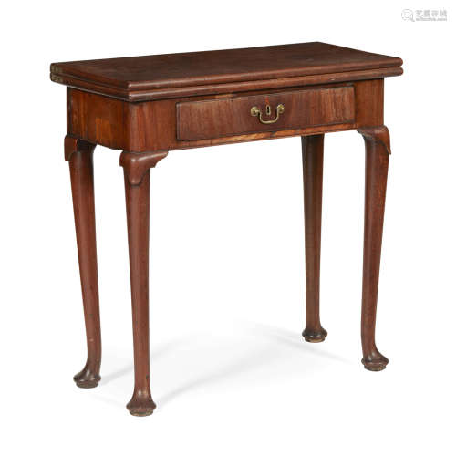 GEORGE II MAHOGANY FOLD-OVER TEA TABLE 18TH CENTURY the hinged rectangular top above a long frieze