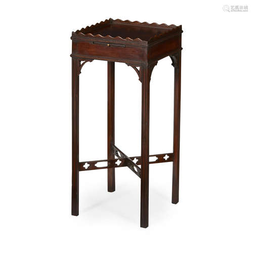 GEORGE III MAHOGANY KETTLE STAND 18TH CENTURY the square top with a wavy gallery, above a plain