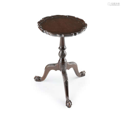 GEORGIAN STYLE MAHOGANY WINE TABLE EARLY 20TH CENTURY the piecrust top above a fluted and acanthus