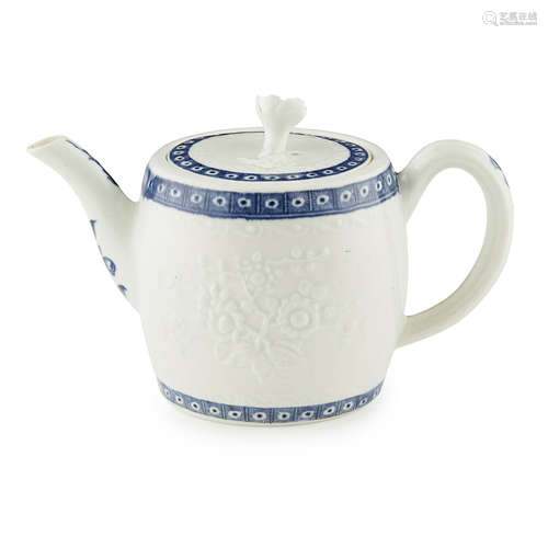 WORCESTER BLUE AND WHITE BARREL TEAPOT MID 18TH CENTURY the flat cover with a rose finial, above the