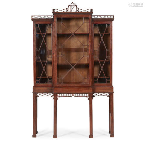 GEORGE III MAHOGANY BREAKFRONT CHINA CASE, IN THE MANNER OF THOMAS CHIPPENDALE 18TH CENTURY the