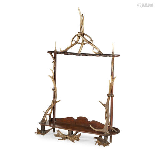 VICTORIAN OAK AND DEER AND ELK ANTLER GUN RACK 19TH CENTURY the frame with ten gun recesses