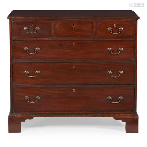 SCOTTISH GEORGE III MAHOGANY CHEST OF DRAWERS 18TH CENTURY the rectangular top with a moulded edge