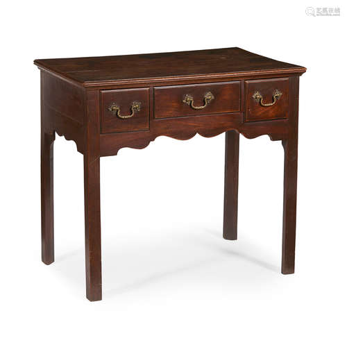 GEORGE III MAHOGANY LOWBOY 18TH CENTURY the rectangular top with a moulded edge above three frieze