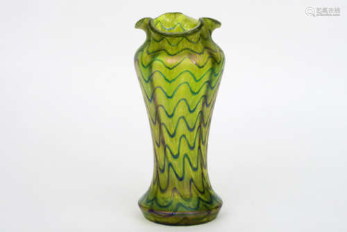 KRALIK - BOHEMEN - ca 1900 Art Nouveau-vaas in typisch (groen/paars) iriserend [...]