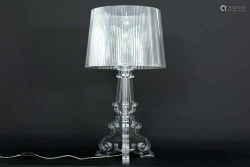 LAVIANI FERRUCCIO (° 1960) designschemerlamp in klloze plexi, gerealiseerd door [...]