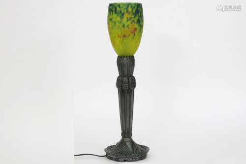 Jugendstil-lamp met een voet in tin, gemerkt 