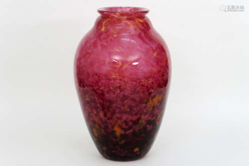 SCHNEIDER zeldzaam grote Art Deco-vaas in gemarmerde glaspasta in rode/roze tinten - [...]