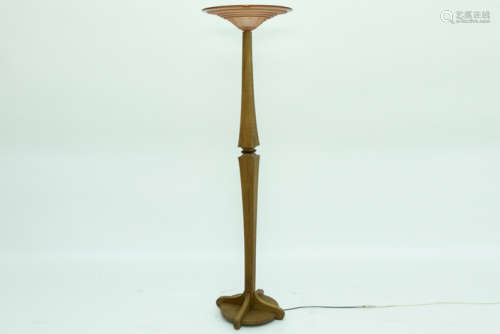Staande Art Deco lamp met houten voet en met schaal in roos kristalglas - hoogte : [...]