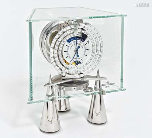 ATMOS DU MILLÉNAIRE. Jaeger LeCoultre. Schweiz. 2000. Glas, Chrom und Email. Mit Mondphase, Datum