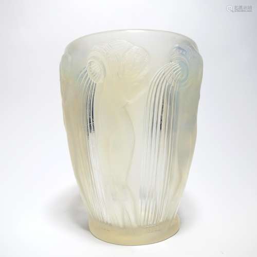 VASE 'DANAIDES'. Lalique, René. Wingen-sur-Moder. Modell 1926. Ausformung vor 1945. Farbloses und