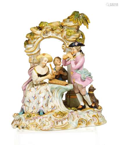 MUSIKANTENGRUPPE VOR RUINENBOGEN. Meissen. 19. Jahrhundert. Modell J.C. Schönheit. Porzellan, farbig