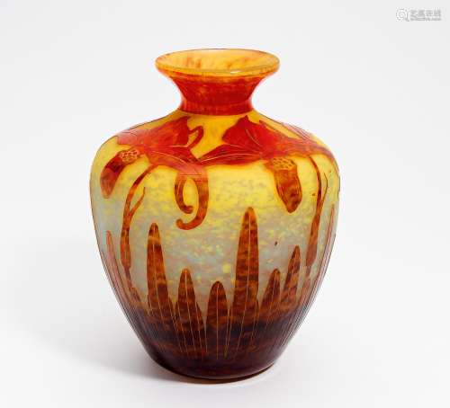 GROßE GEBAUCHTE VASE 'ORCHIDÉES'. Schneider, Wolfgang. 1950 Essen-Kettwig. 1924-1933. Farbloses Glas