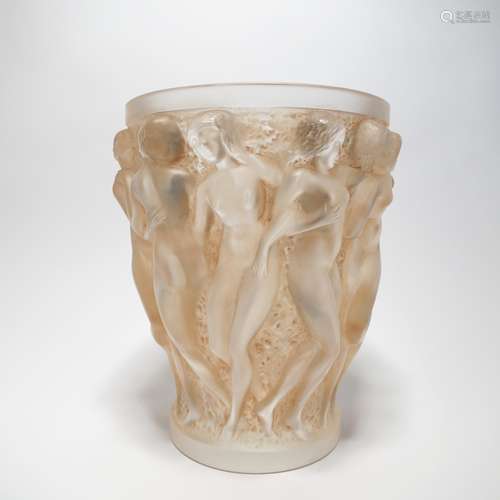 VASE 'BACCHANTES'. Lalique, René. Wingen-sur-Moder. Modell 1927, Ausformung vor 1945. Farbloses Glas