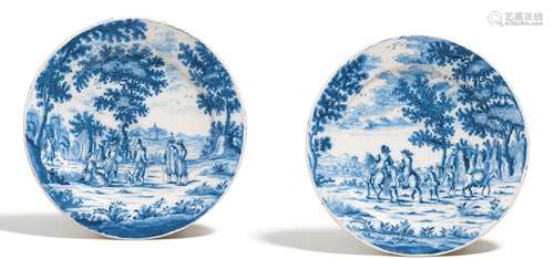 ZWEI BILDTELLER MIT LANDSCHAFTEN UND FIGURENSTAFFAGE. Delft. 1694-1712. De Roos. Beiger Scherben,