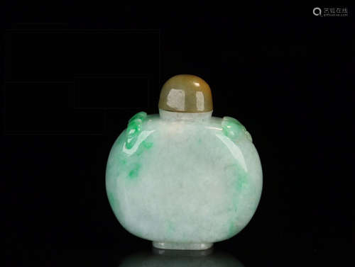 A JADEITE SNUFF BOTTLE