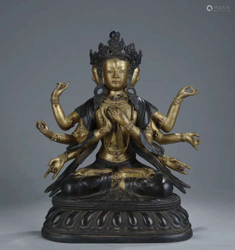 A GILT BRONZE SITTING BUDDHA FIGURE