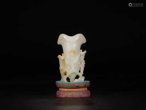 AN ORCHID SHAPE HETIAN JADE VASE