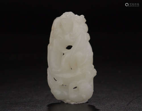 A HETIAN JADE PENDANT WITH CHILONG PATTERNS