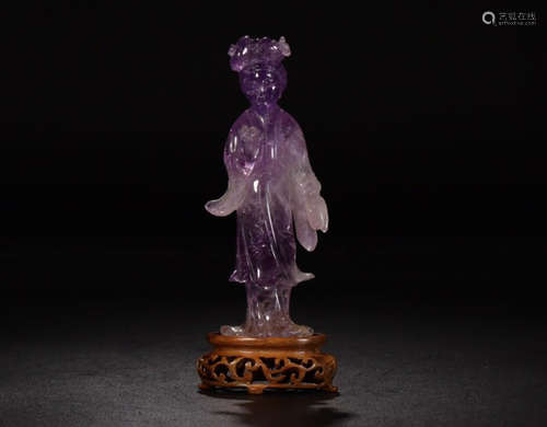 A PURPLE CRYSTAL FEMALE BUDDHA FIGURE