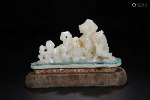 A HETIAN JADE ORNAMENT OF HORSE