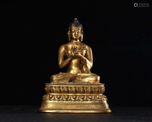 A GILT BRONZE SITTING BUDDHA FIGURE